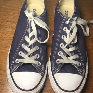 Dark purple low top Converses! 💜